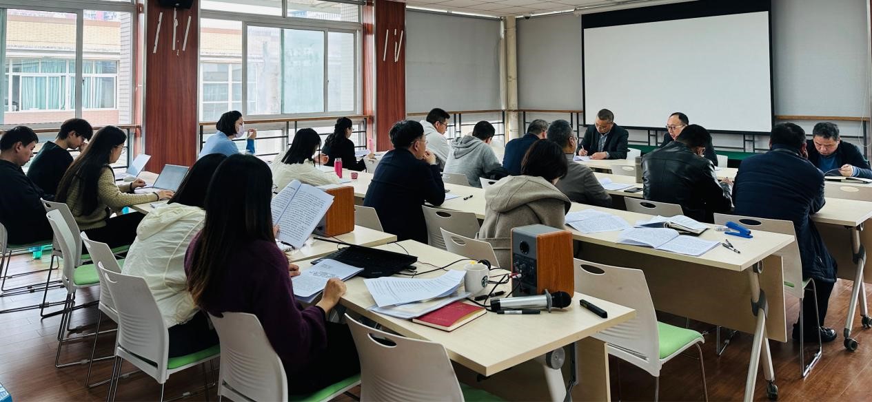 可乐小说网
党委理论中心组（扩大）会议专题学习“‘新财经’战略升级”