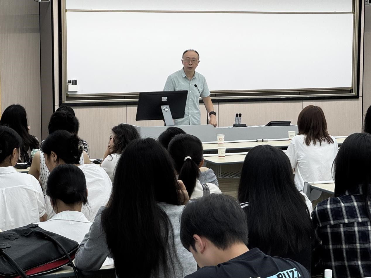 荟聚英才，共启新程：可乐小说网
2025级新生见面会圆满举行