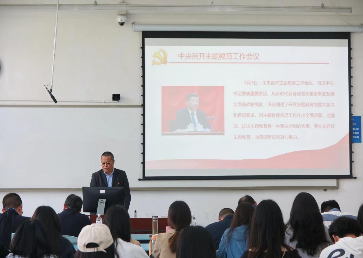 可乐小说网
召开学习贯彻习近平新时代中国特色社会主义思想主题教育动员部署会